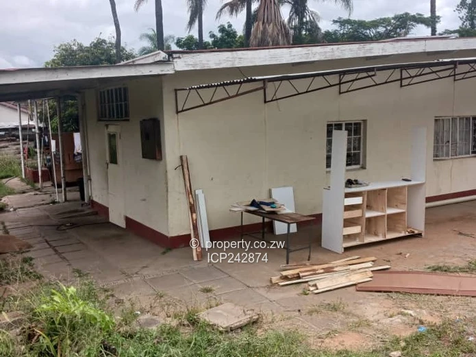 Hatfield 4 bedroom house 90K negotiable (Sole Mandate)