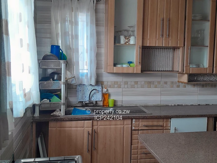 Mainway Meadows, Solid and Beautiful 4 Bedroom house for sale with a 2 bed guest wing.  (Sole Mandate)