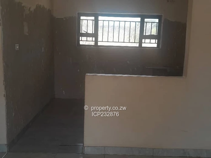 Kadoma Single-Storey 3-Bed Townhouse Complex with Borehole