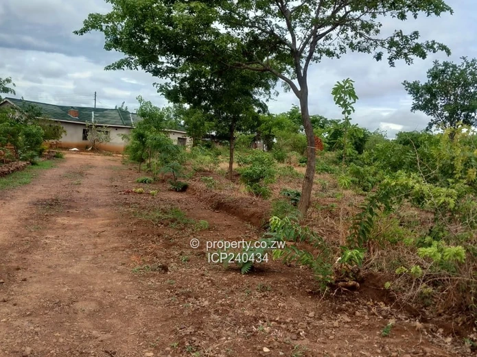 Sabonabona Kadoma 2700sqm for USD 28 000