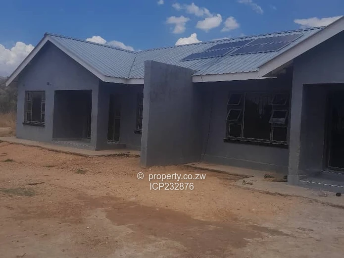 Kadoma Single-Storey 3-Bed Townhouse Complex with Borehole