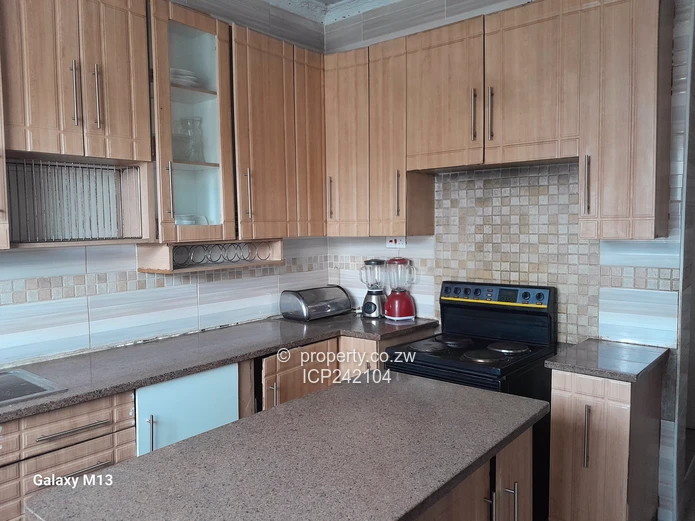 Mainway Meadows, Solid and Beautiful 4 Bedroom house for sale with a 2 bed guest wing.  (Sole Mandate)