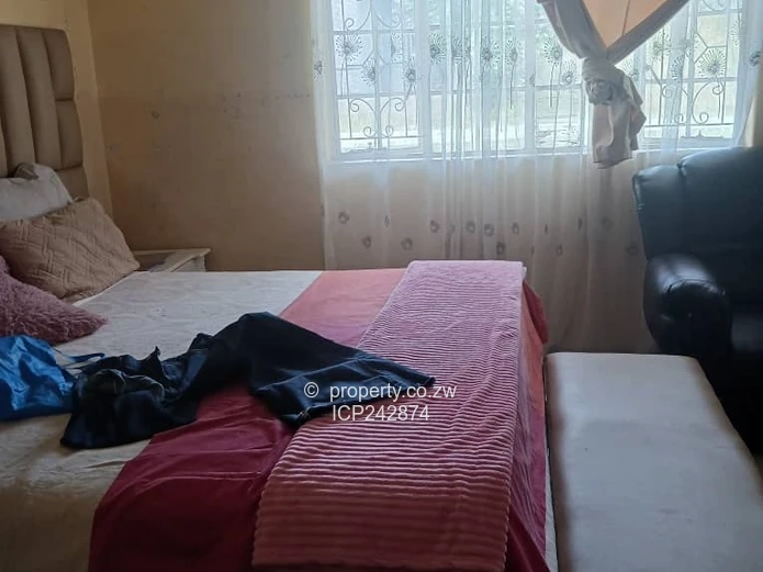 Hatfield 4 bedroom house 90K negotiable (Sole Mandate)