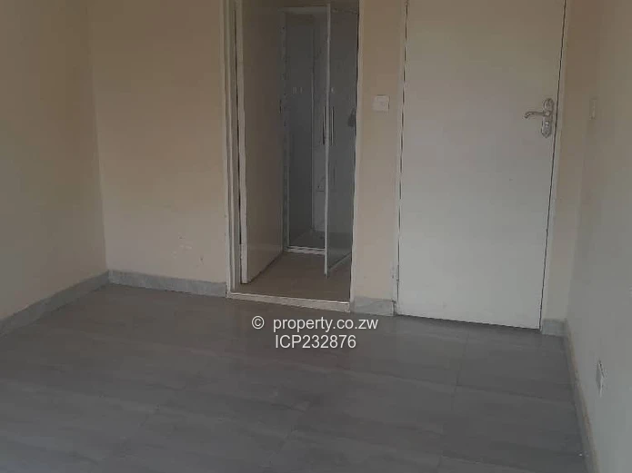Kadoma Single-Storey 3-Bed Townhouse Complex with Borehole