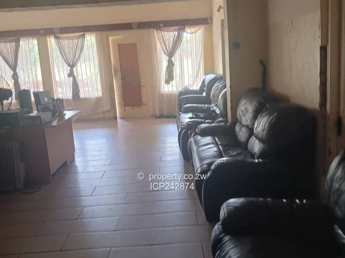 Hatfield 4 bedroom house 90K negotiable (Sole Mandate)