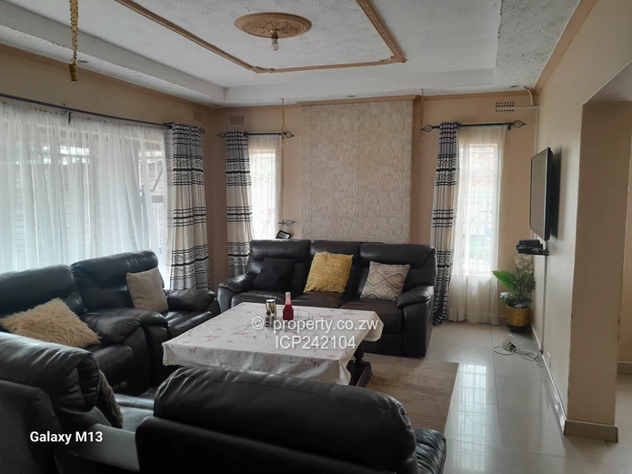 Mainway Meadows, Solid and Beautiful 4 Bedroom house for sale with a 2 bed guest wing.  (Sole Mandate)