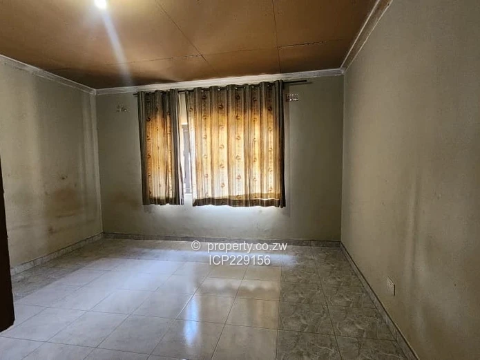 **Spacious Family Home in Galloway – 5 Bedrooms & Expansive 3480 m²  