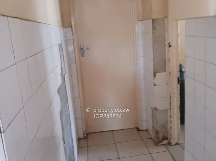 Hatfield 4 bedroom house 90K negotiable (Sole Mandate)