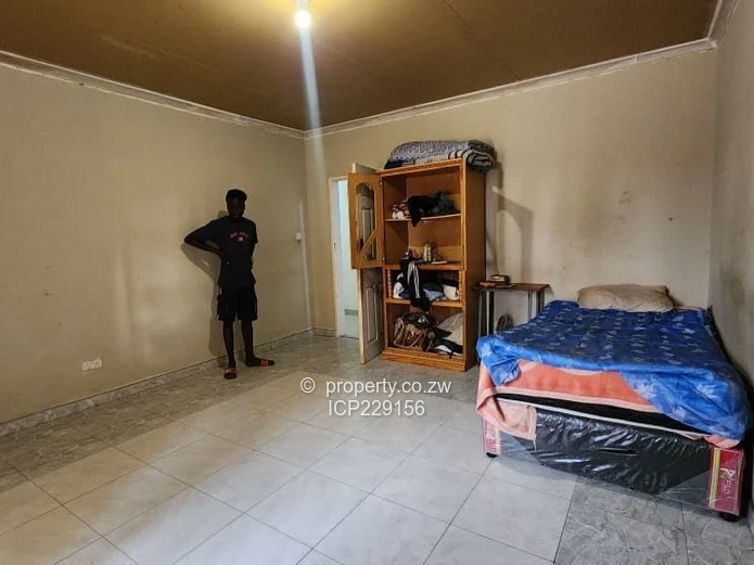 **Spacious Family Home in Galloway – 5 Bedrooms & Expansive 3480 m²  