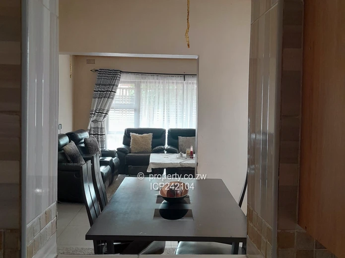 Mainway Meadows, Solid and Beautiful 4 Bedroom house for sale with a 2 bed guest wing.  (Sole Mandate)