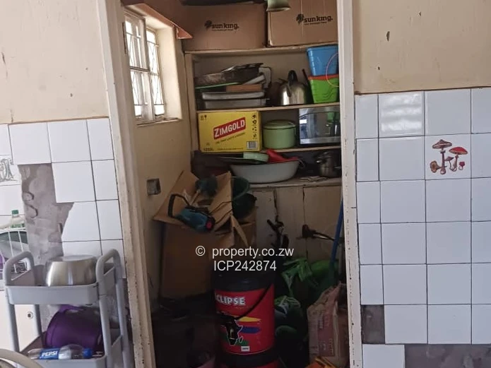 Hatfield 4 bedroom house 90K negotiable (Sole Mandate)