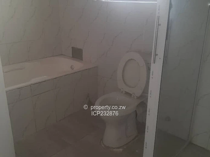 Kadoma Single-Storey 3-Bed Townhouse Complex with Borehole