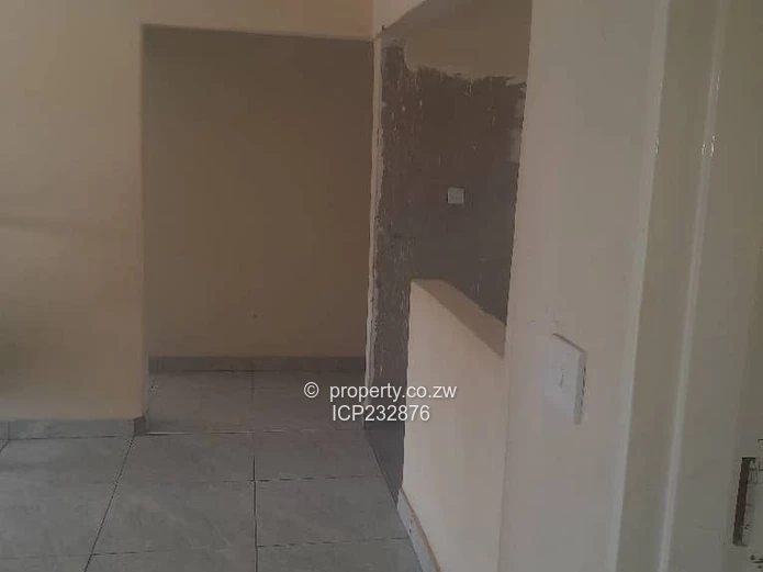 Kadoma Single-Storey 3-Bed Townhouse Complex with Borehole