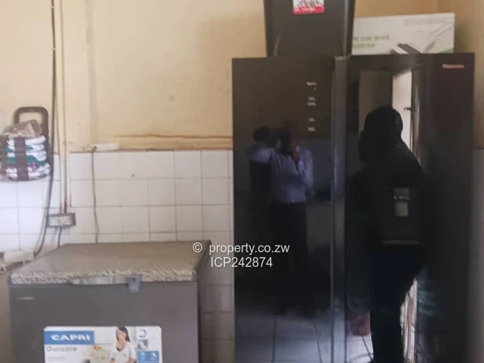 Hatfield 4 bedroom house 90K negotiable (Sole Mandate)