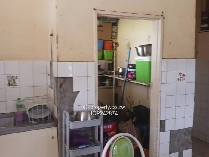 Hatfield 4 bedroom house 90K negotiable (Sole Mandate)