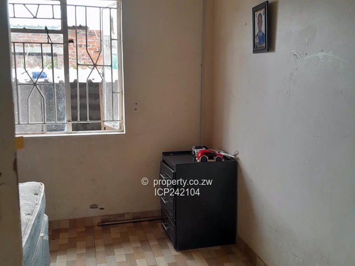 Mainway Meadows, Solid and Beautiful 4 Bedroom house for sale with a 2 bed guest wing.  (Sole Mandate)