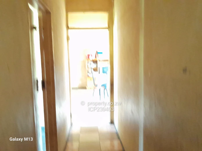 Manyame Low density stand with cottage for sale-2010m²