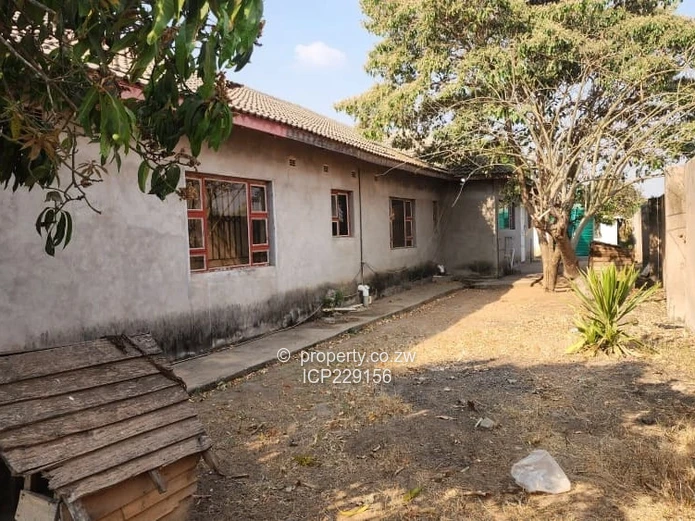 **Spacious Family Home in Galloway – 5 Bedrooms & Expansive 3480 m²  