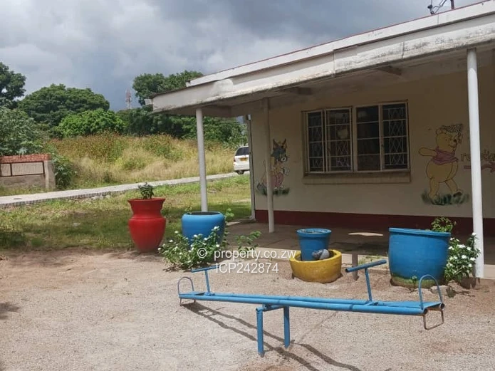 Hatfield 4 bedroom house 90K negotiable (Sole Mandate)